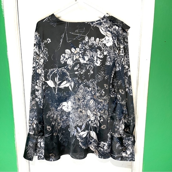 Banana Republic Grey Floral Blouse - Picture 3 of 8